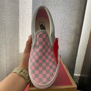 Classic Slip On- Pink/Grey Checkered Vans